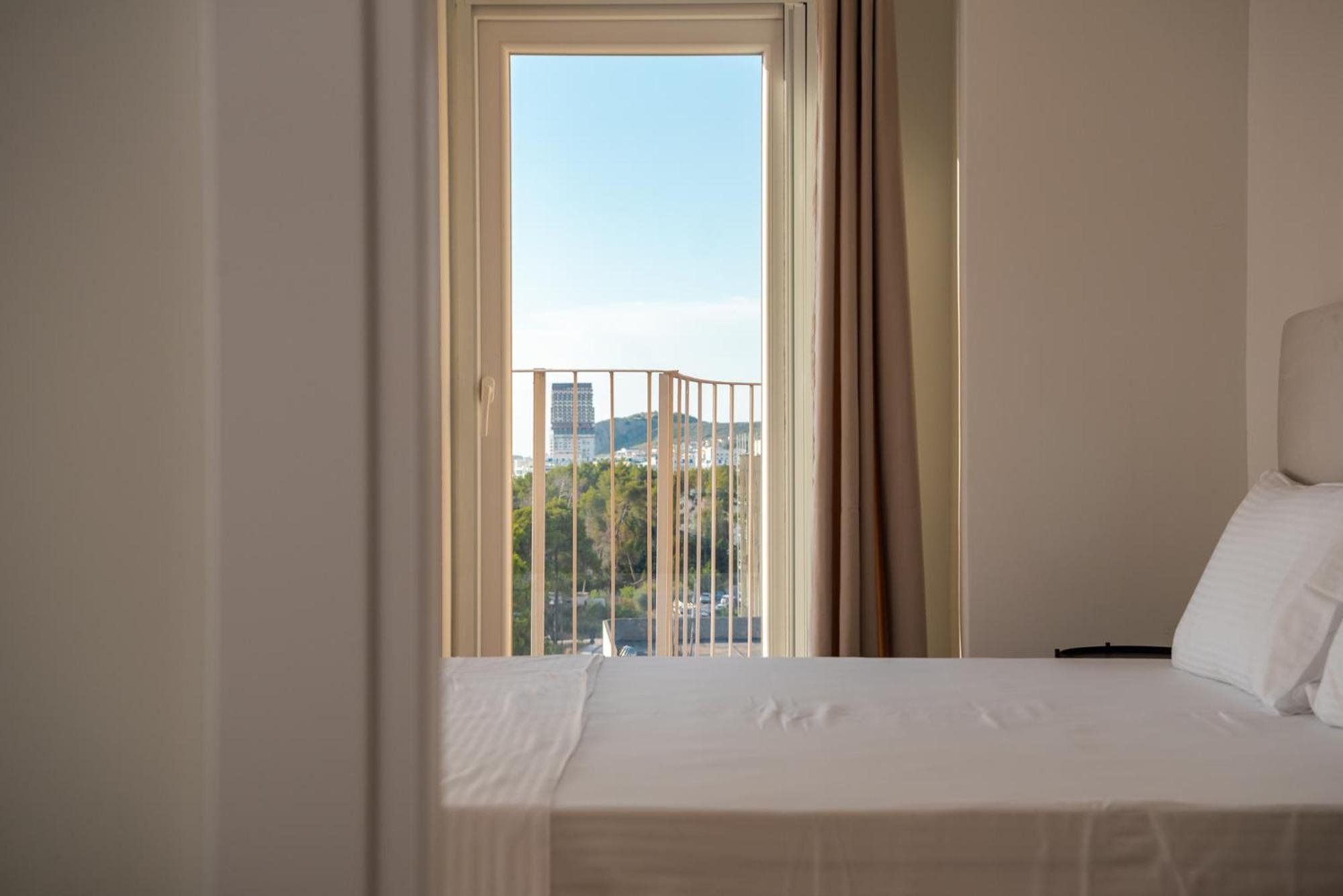 8th Floor Apartments, Apartamento Golem (Tirana)