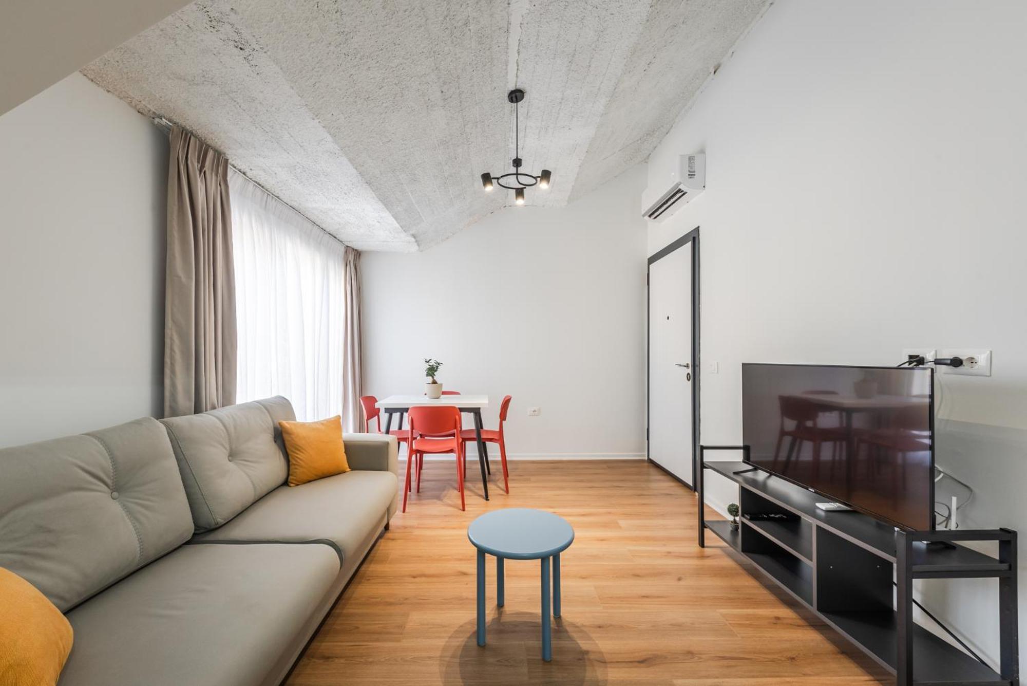8th Floor Apartments, Apartamento Golem (Tirana)