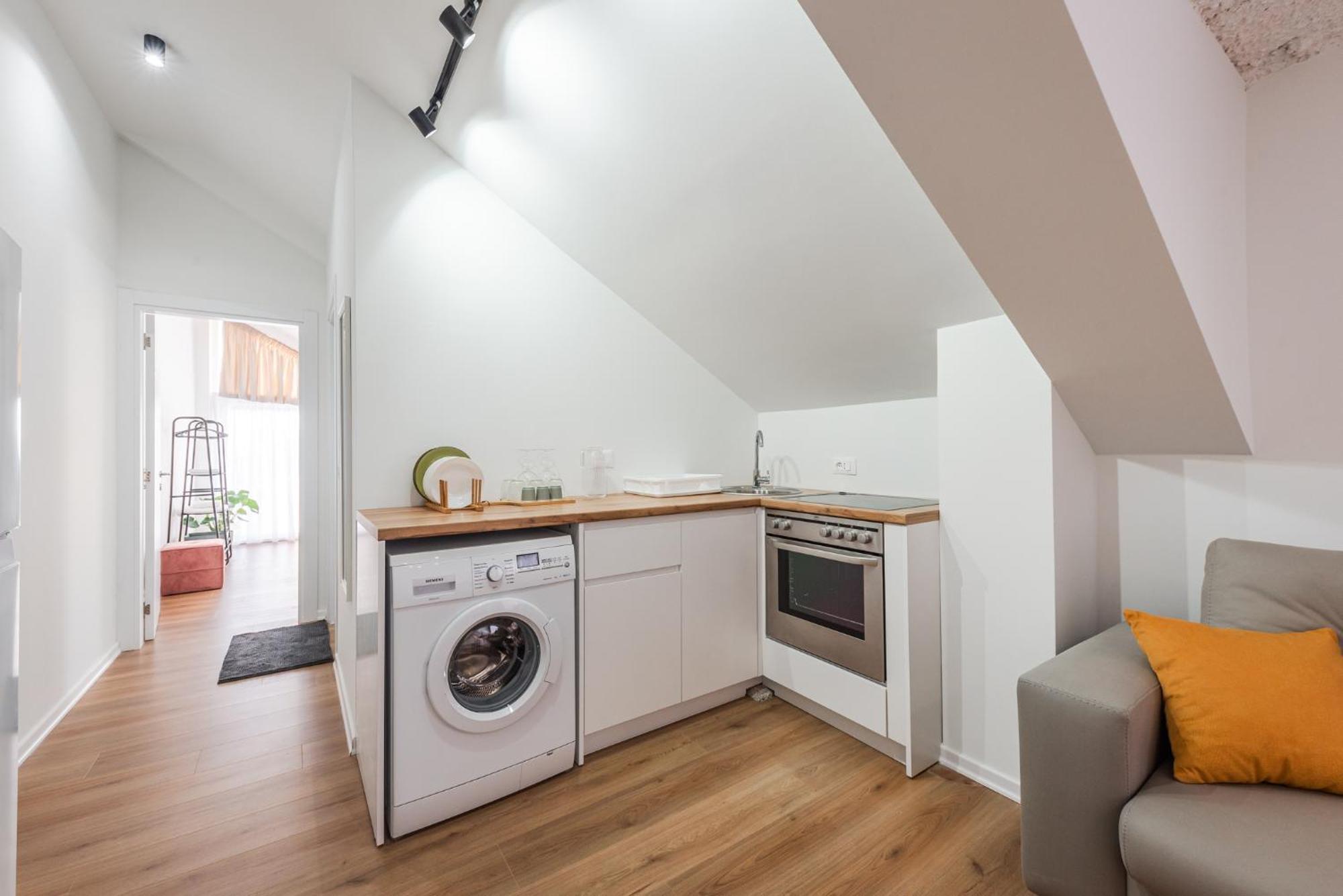 8th Floor Apartments, Apartamento